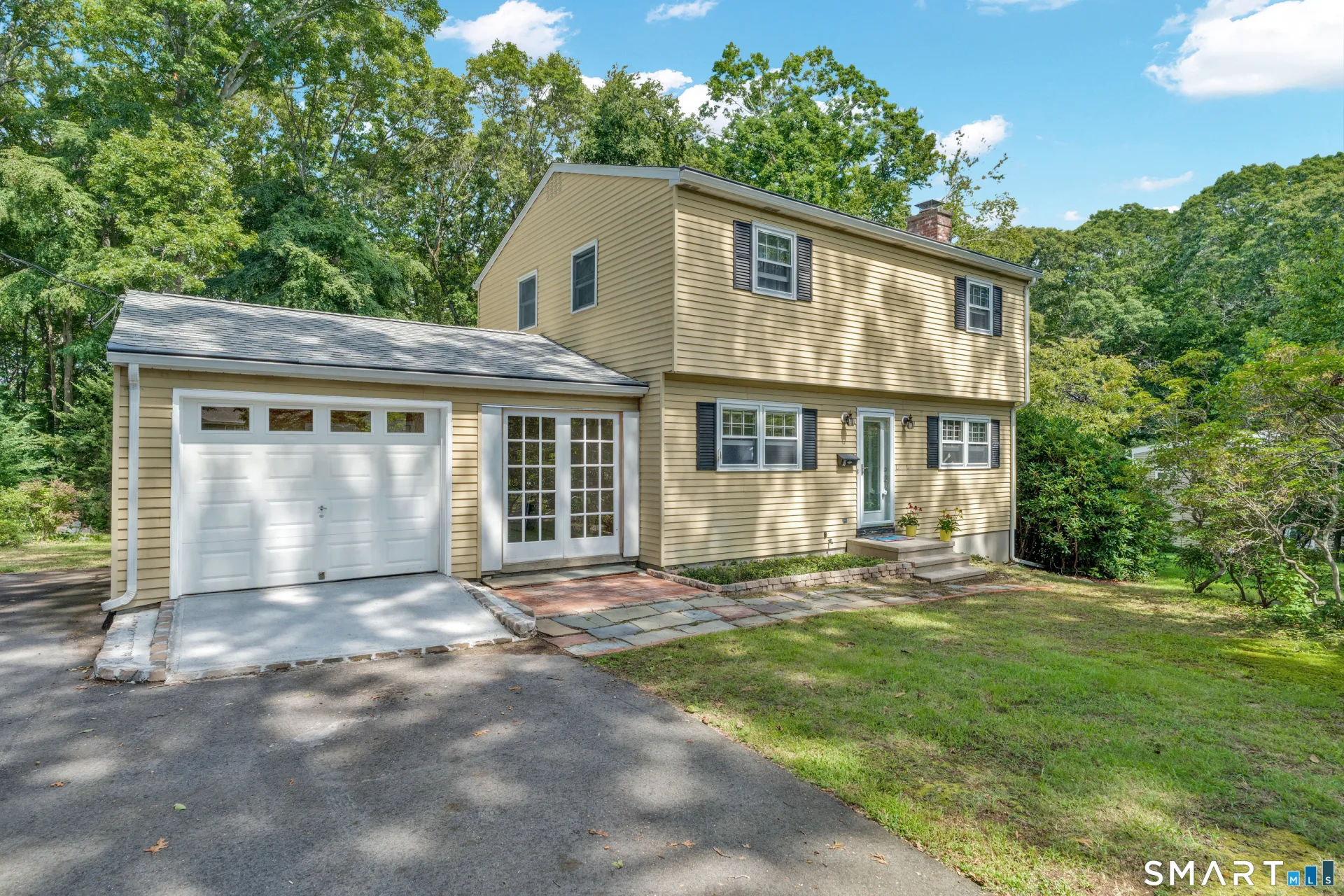 16 Overlook Drive, Waterford, CT