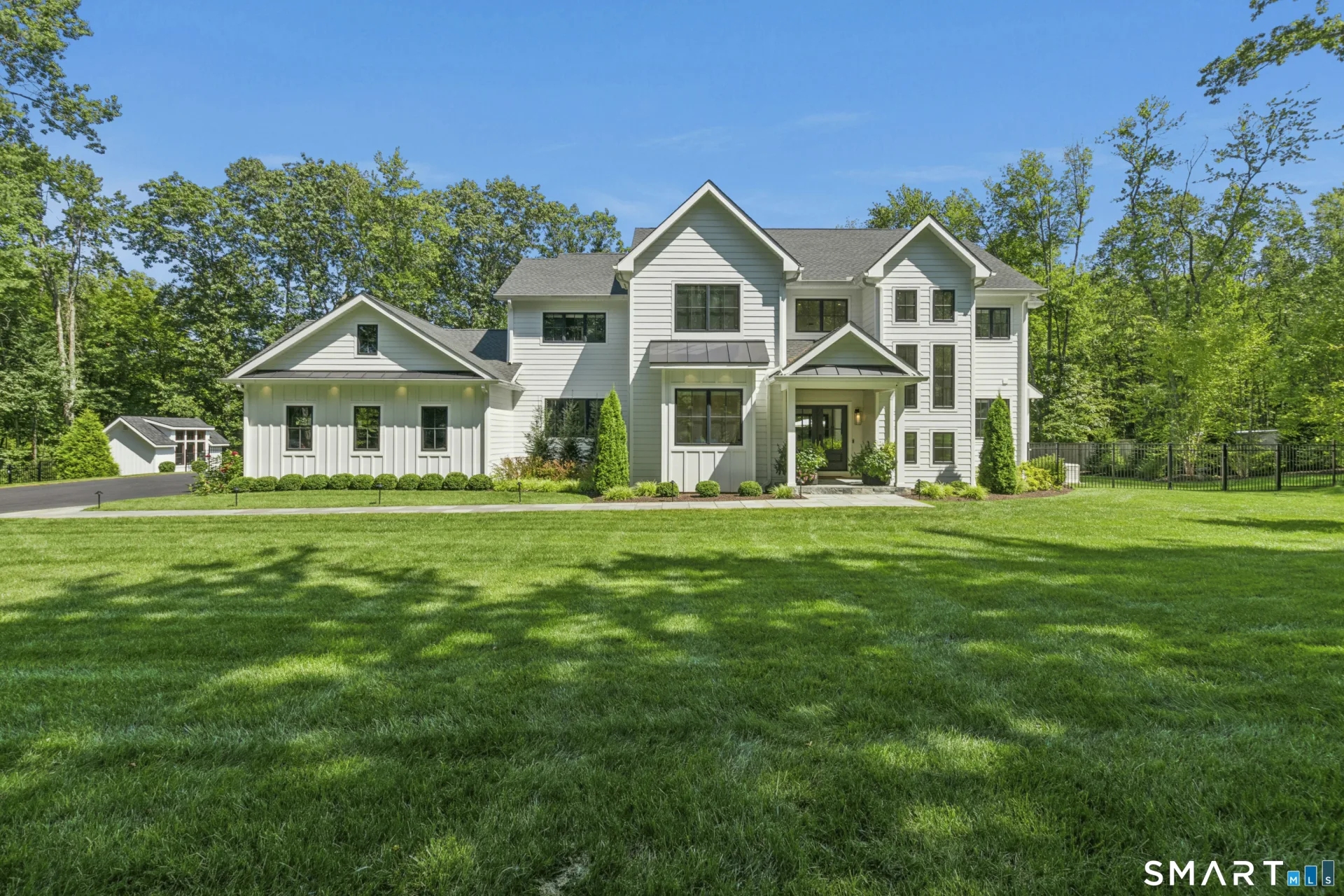 2 Black Pine Ridge, Ridgefield, CT
