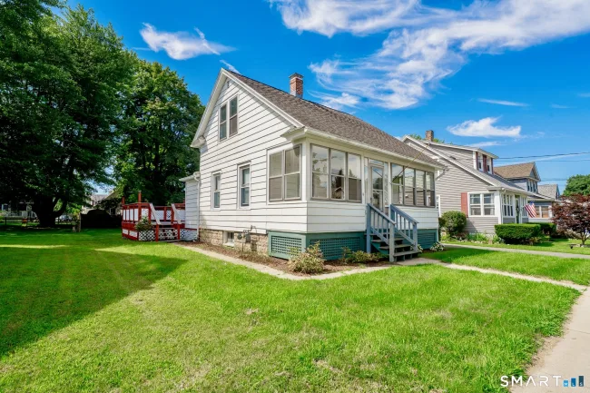 9 Woodlawn Avenue