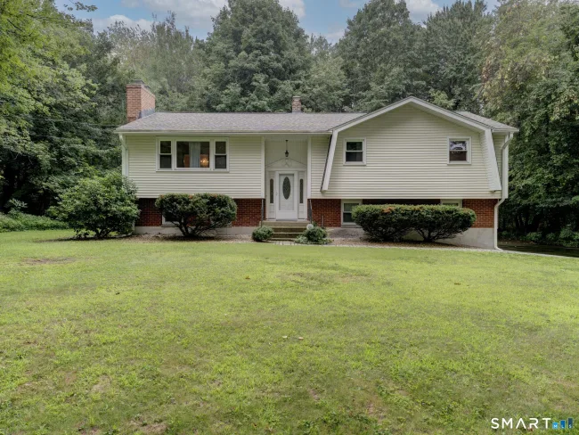 24 Tunxis Road