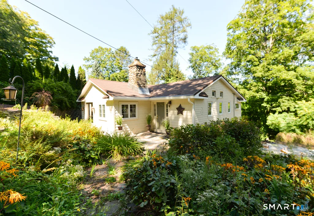 42 Berkshire Road, Southbury, CT