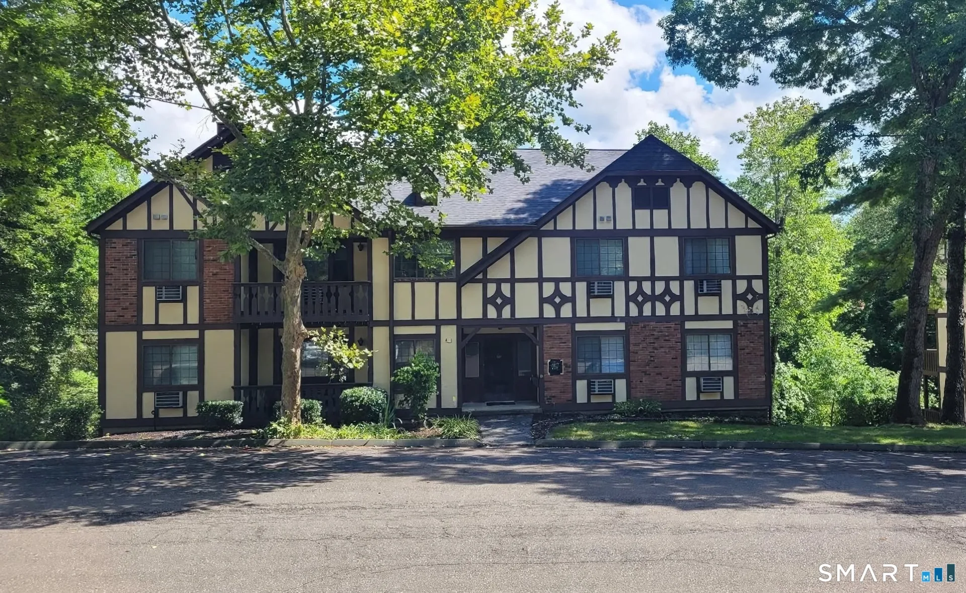 5 Essex Court #5, Brookfield, CT