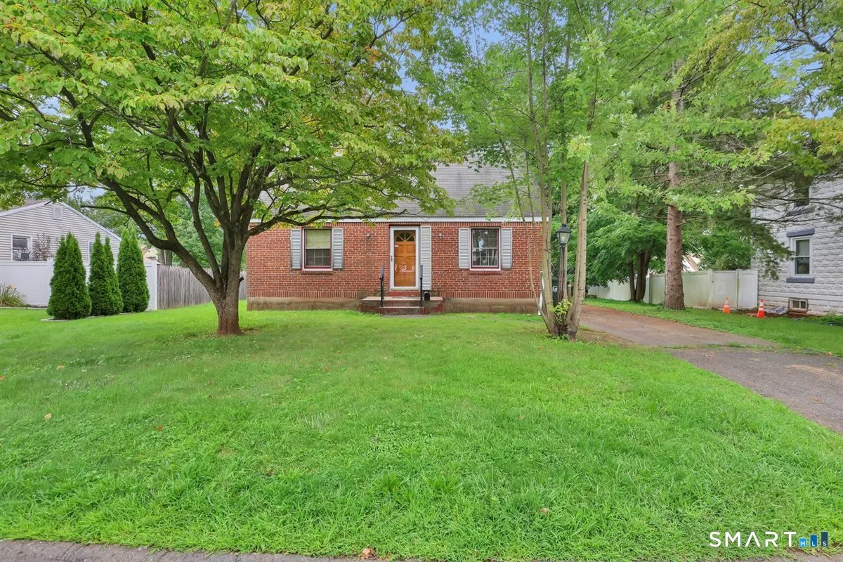 30 Eleanor Place, Newington, CT