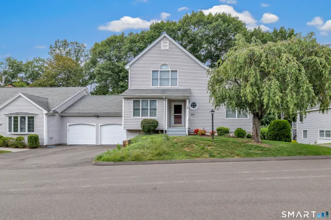 407 Canoe Brook #407