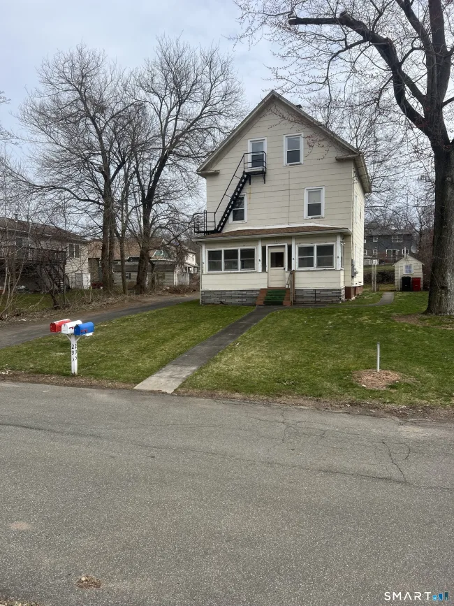 295 Chamberlain Highway, Meriden, CT