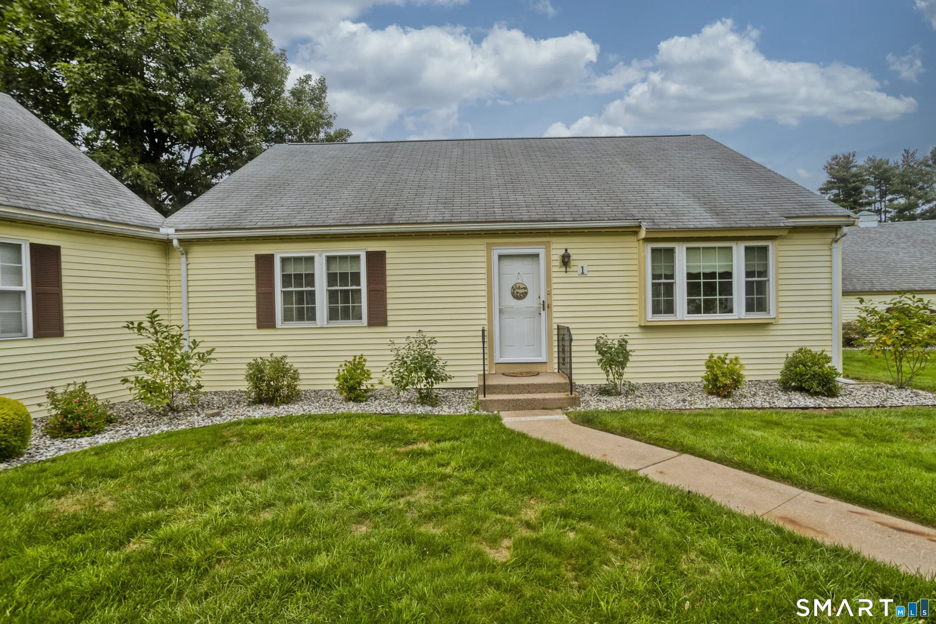 1 Strathmore Lane #1, Suffield, CT