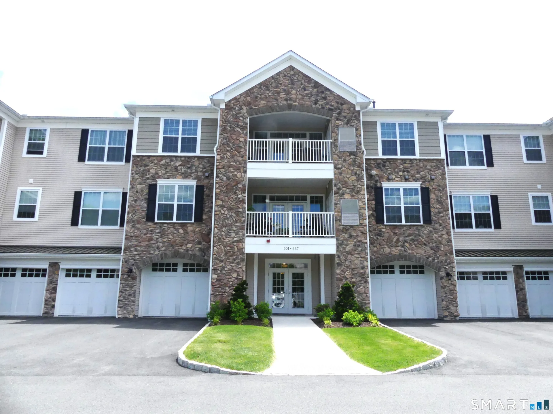 623 Brookside Court #623, Newtown, CT