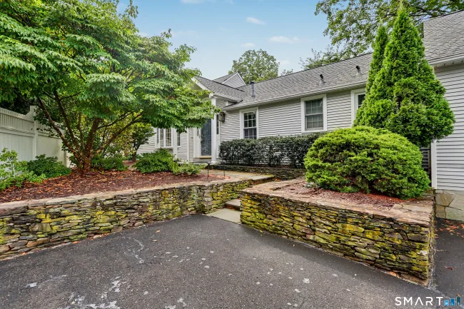2 Evergreen Avenue