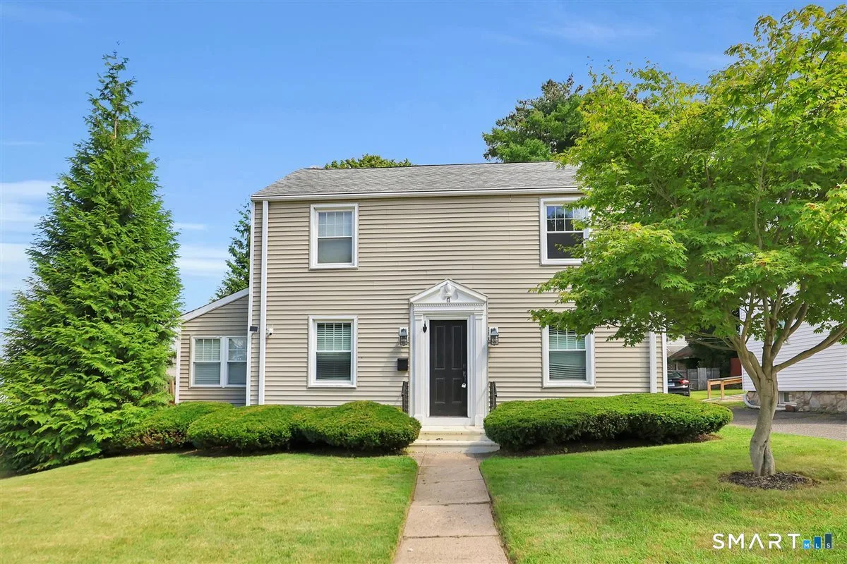 17 Crown Street, Bristol, CT