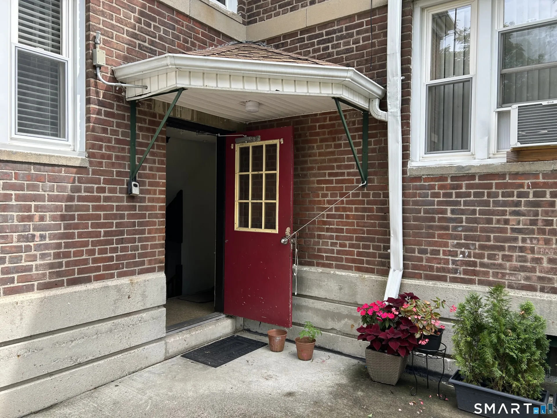 335 North Bishop Avenue #12, Bridgeport, CT