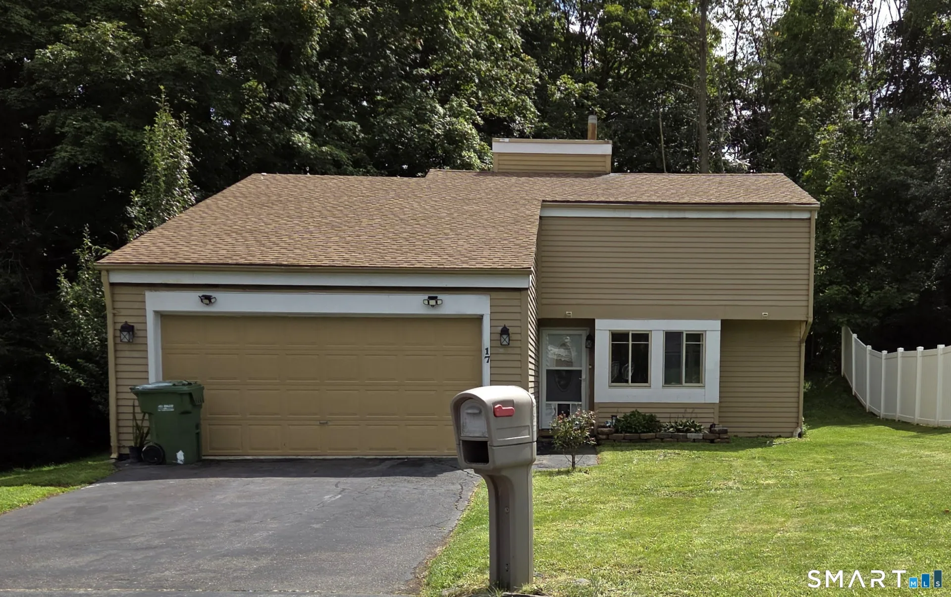 17 East Lake Place, Middletown, CT