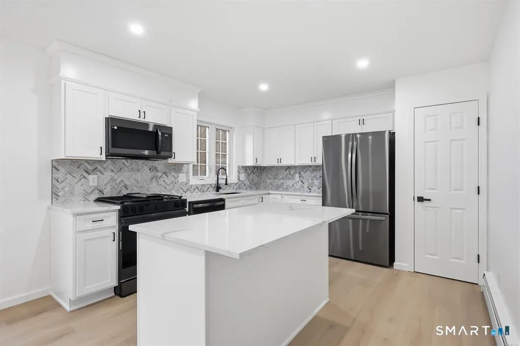 70 Victoria Court, Hamden, CT