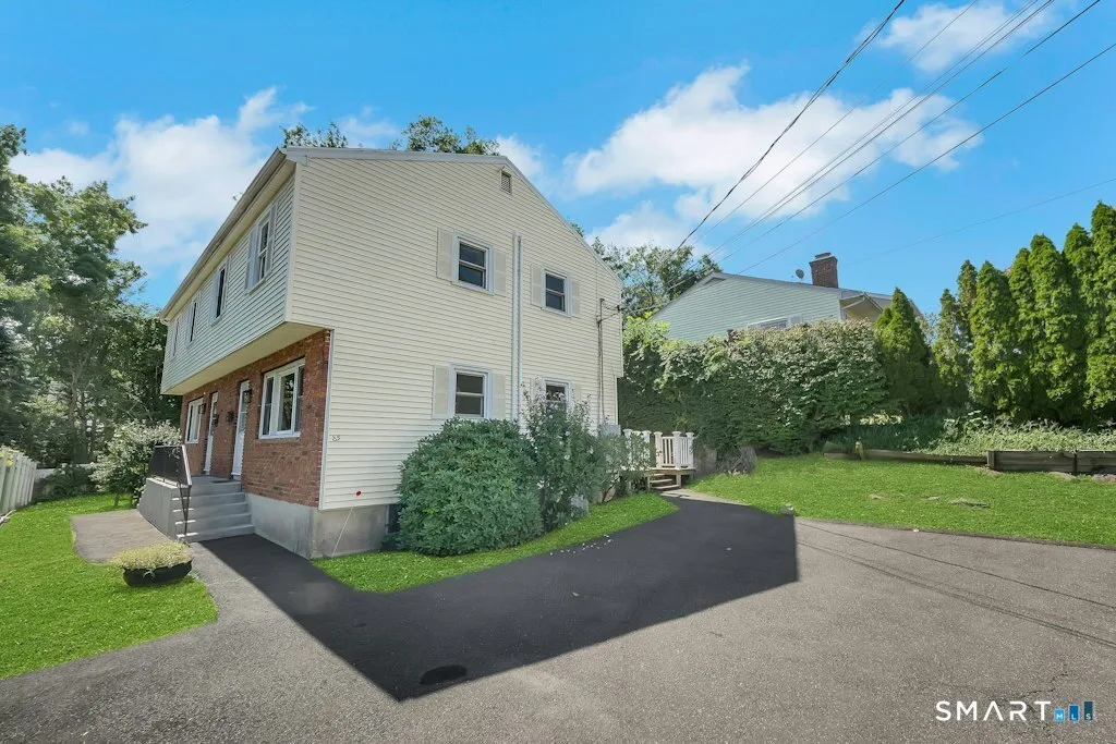 85 Burwood Avenue, Stamford, CT