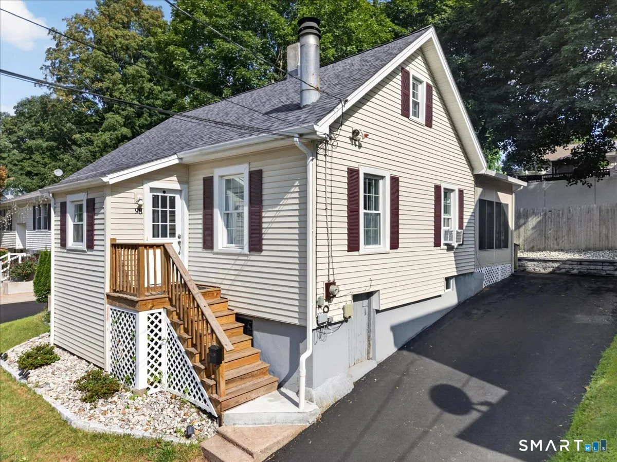 98 New Hanover Avenue, Meriden, CT