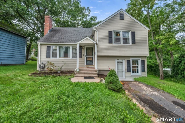 152 Bay Avenue