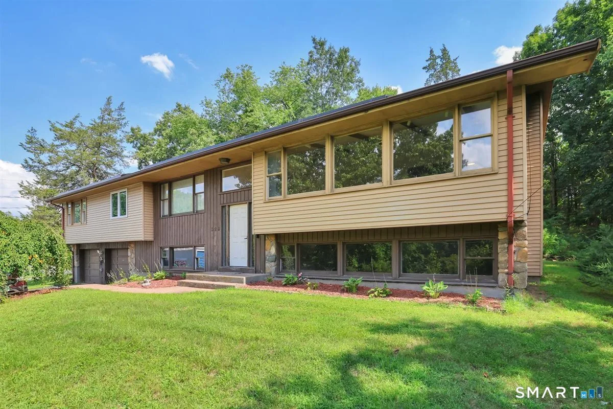 329 Kennedy Road, Manchester, CT