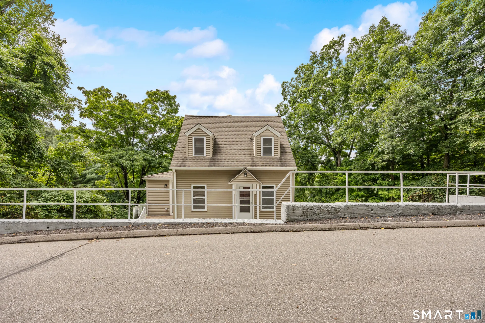 327 Steinmann Avenue, Middlebury, CT