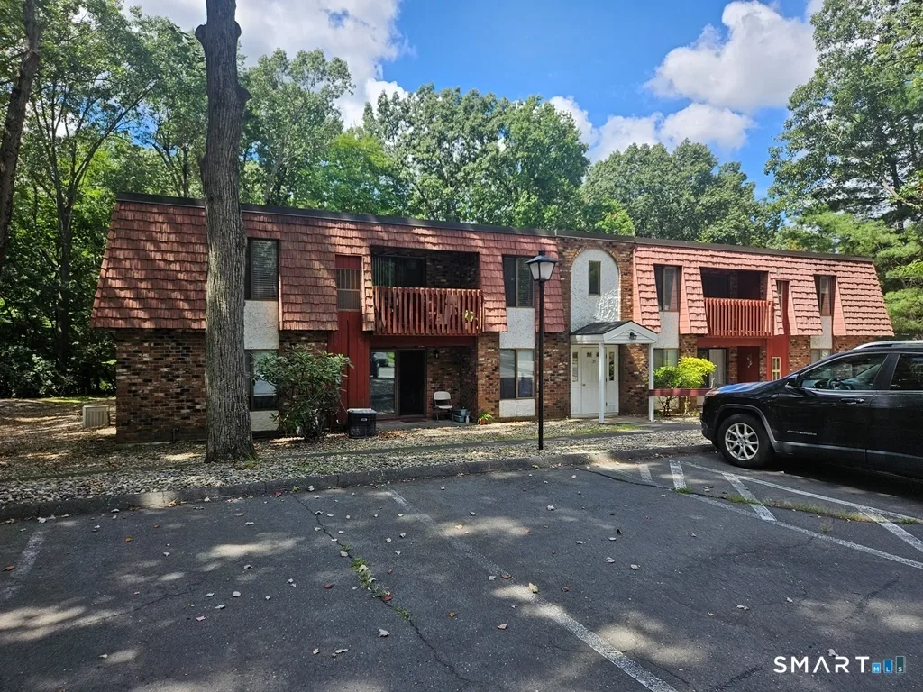 35 Woodsedge Drive #3C, Newington, CT