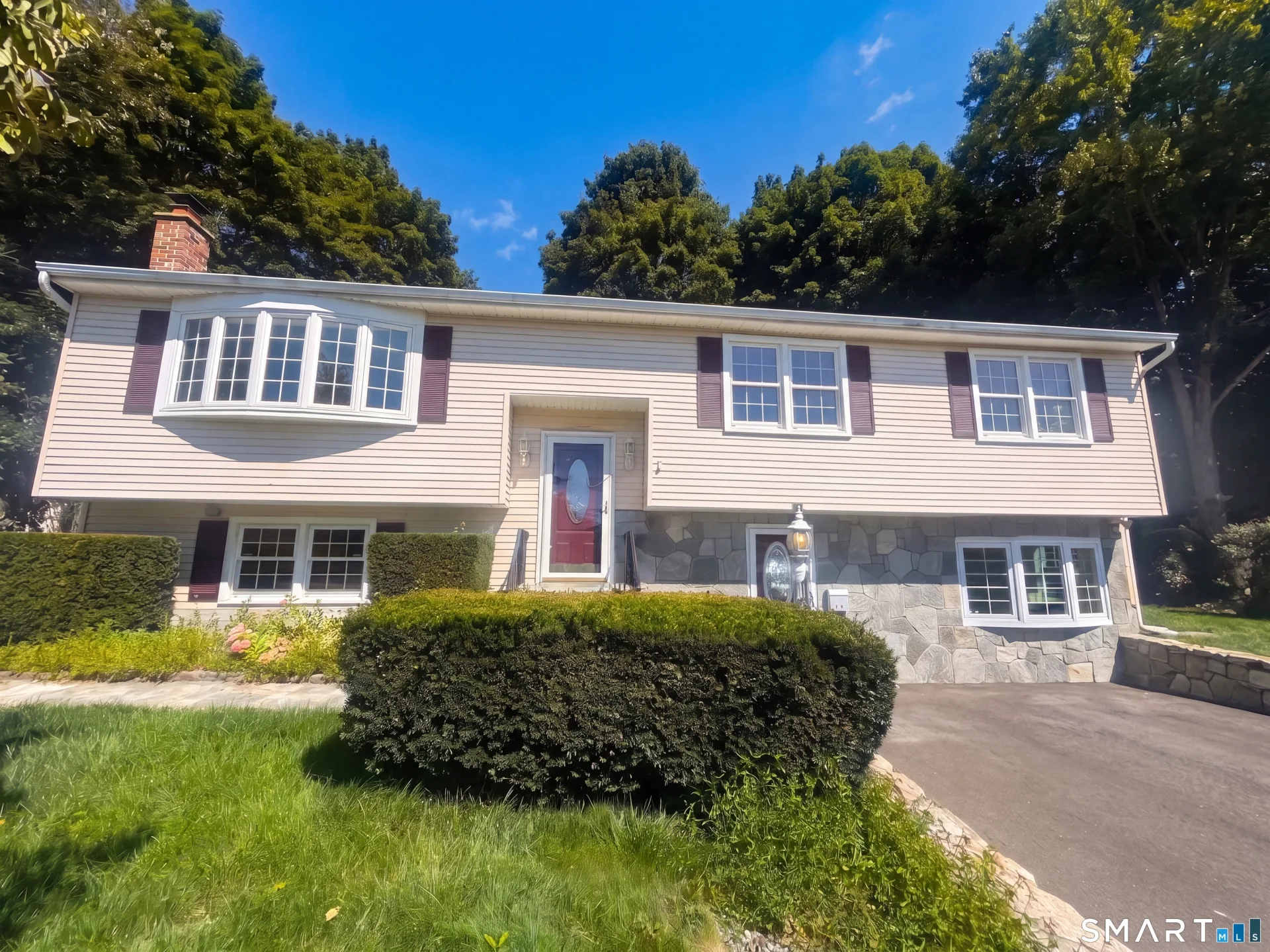 16 Slade Terrace, Watertown, CT