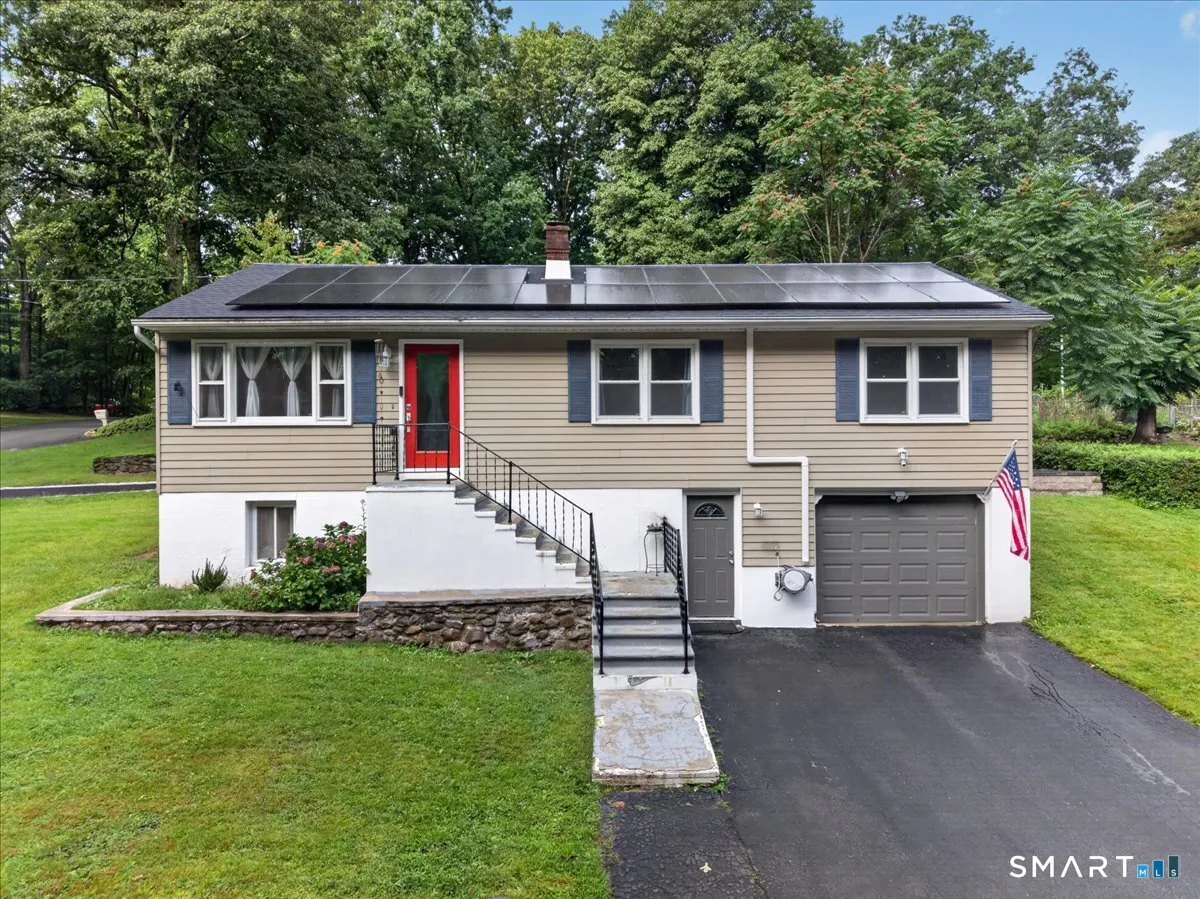327 Lakeside Boulevard, Waterbury, CT