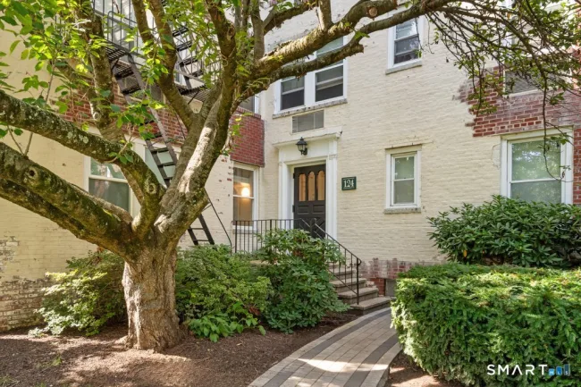 124 Woodside Green #3D, Stamford, CT