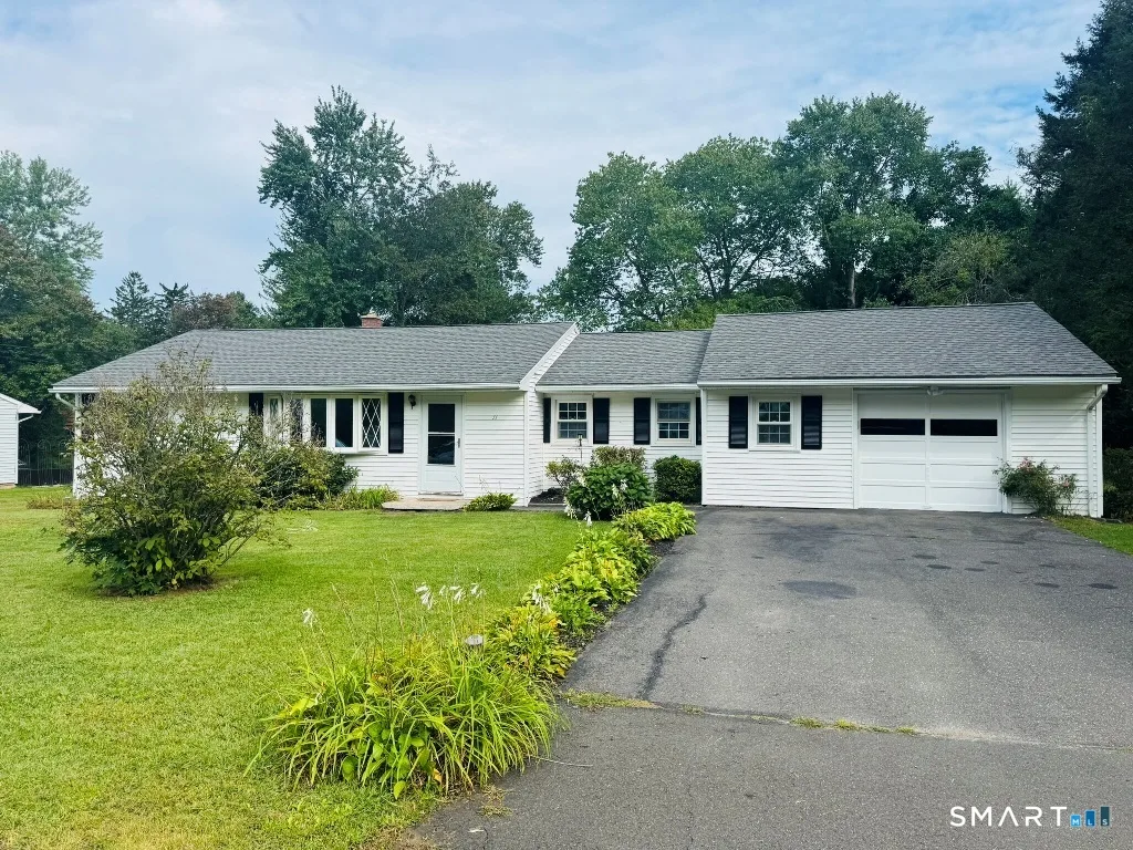 11 Frisbie Circle, Wolcott, CT