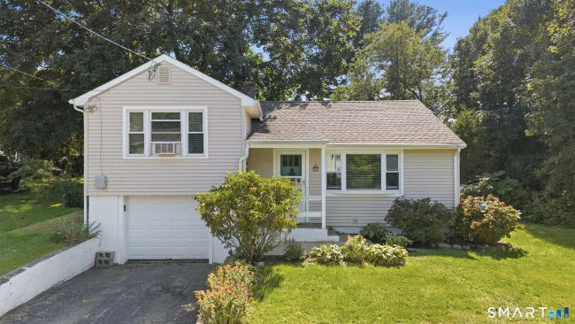 17 Seventh Avenue, Waterford, CT