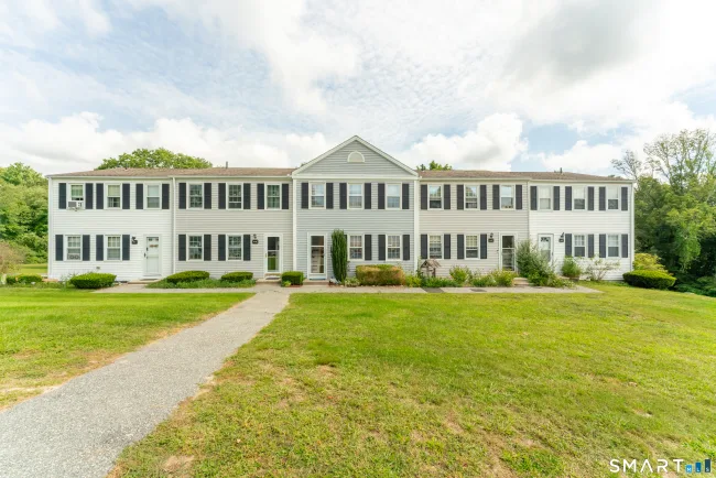 8 Lakeside Drive #L, Ledyard, CT