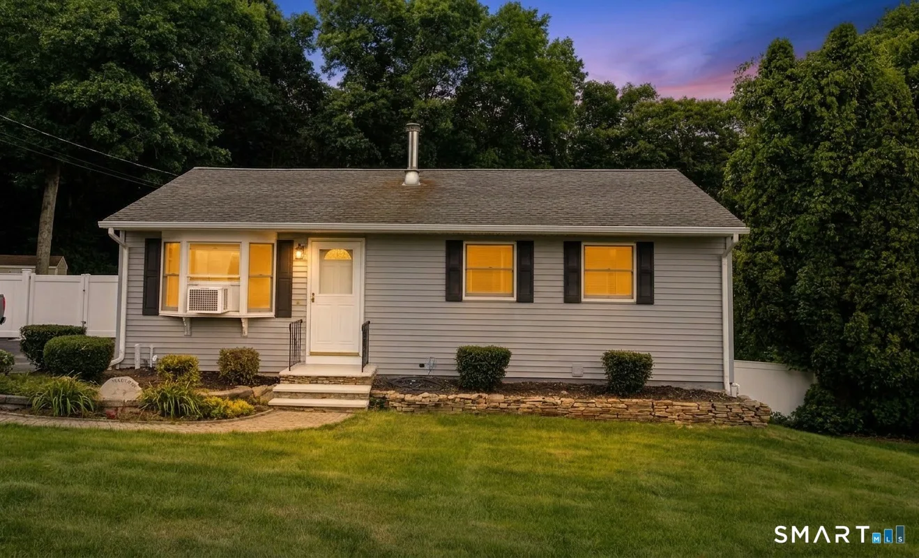 90 Nantucket Drive, Groton, CT
