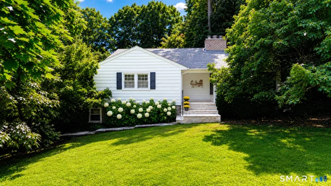 10 Blackberry Lane, Norwalk, CT