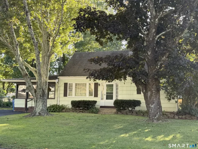 42 Oak Hill Road, Montville, CT