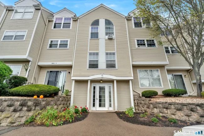 2390 State Street #2i
