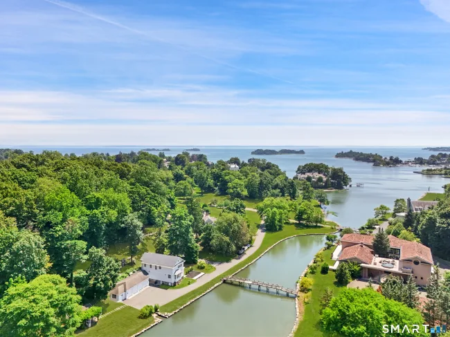31 Meadow Wood Drive, Greenwich, CT