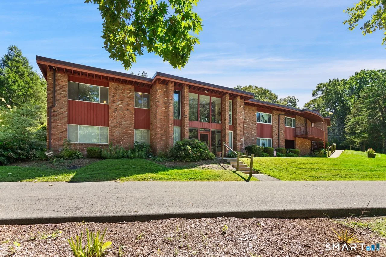 126 Sherman Hill Road #C15, Woodbury, CT