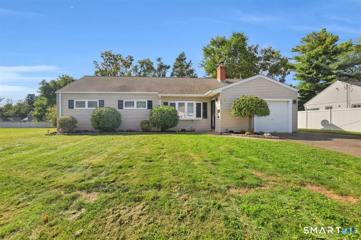 22 Elizabeth Drive, Manchester, CT
