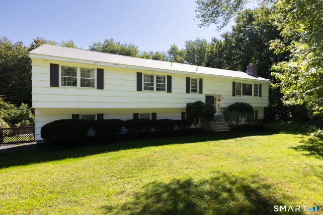 77 Pleasant Drive, Bethany, CT