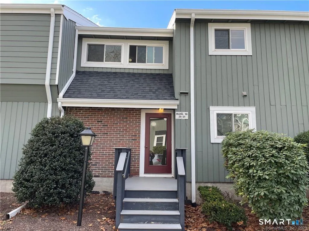 31 Ameridge Drive #31, Bridgeport, CT