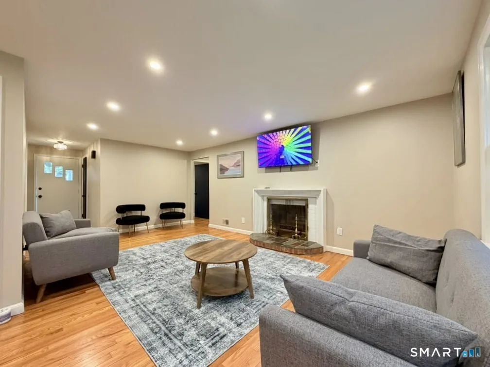 1 Long Hill Terrace, New Haven, CT