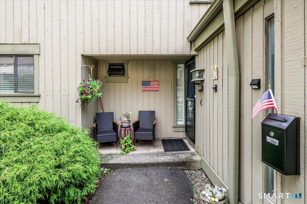 162 Heritage Village #D, Southbury, CT