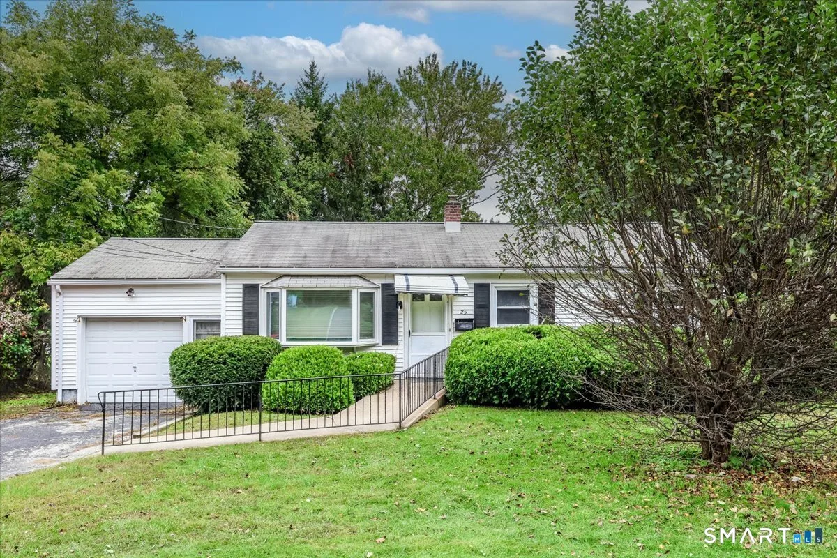 25 Meadowbrook Road, Danbury, CT