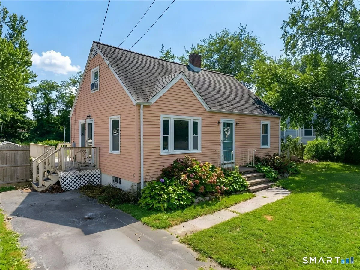 16 Roseleah Drive, Waterford, CT