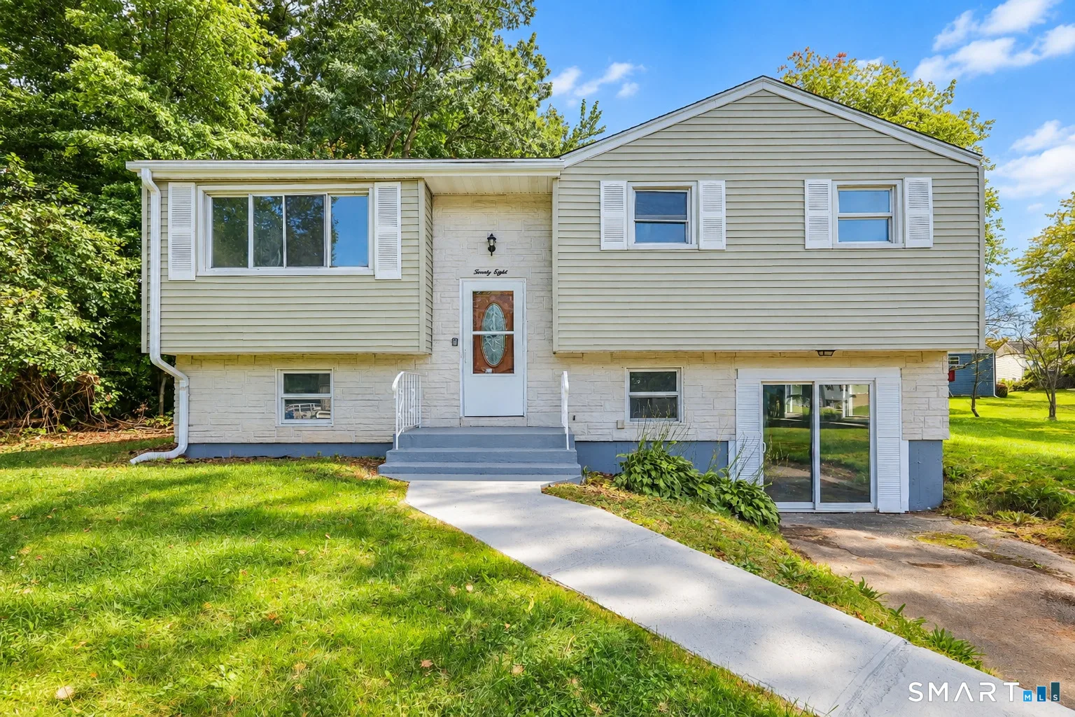 28 Diana Drive, Bloomfield, CT