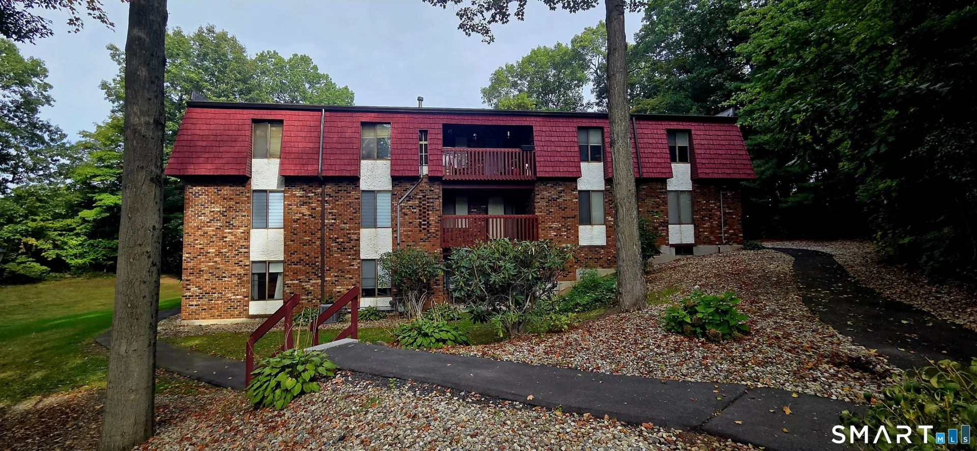 10 Woodsedge Drive #4B, Newington, CT
