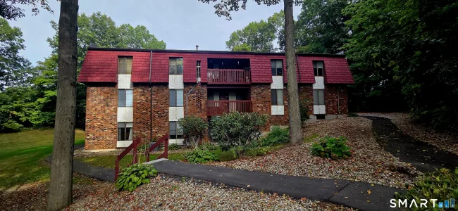 10 Woodsedge Drive #4B, Newington, CT