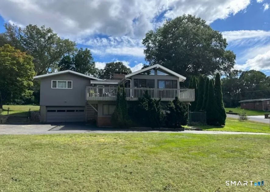 25 Oakridge Road, Trumbull, CT