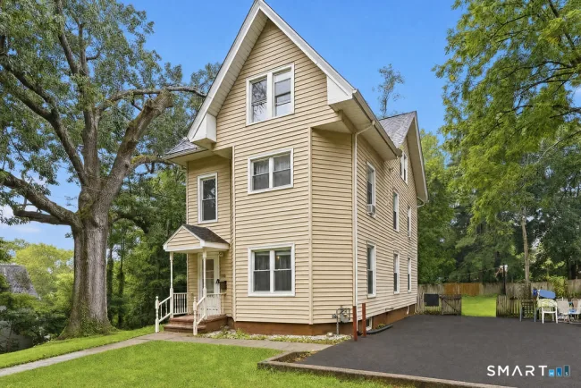 118 Reservoir Avenue