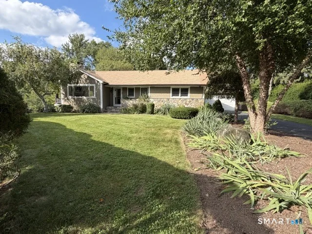 35 Greenwood Drive, Trumbull, CT