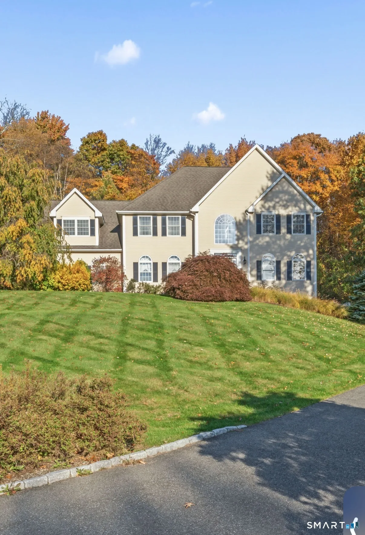 15 Wedgewood Court, Newtown, CT
