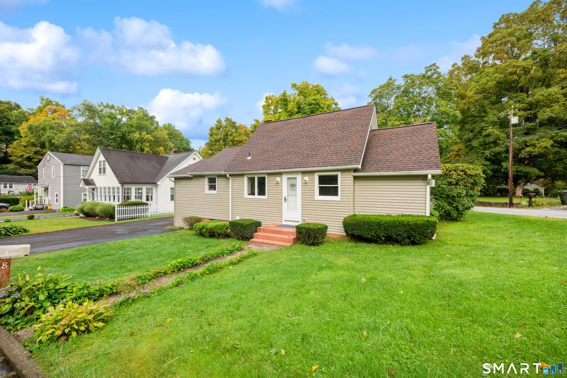8 Hillside Road, Southbury, CT