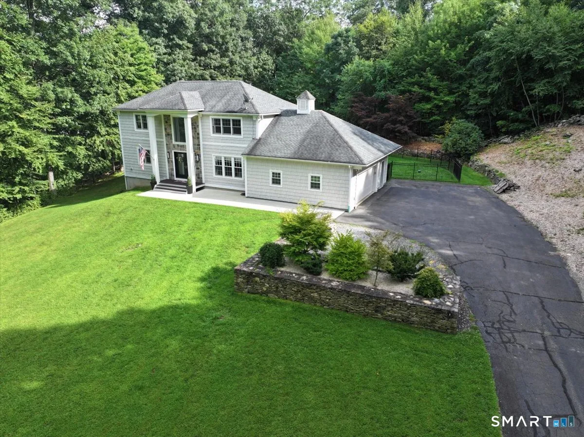 7 Coach Hill, Danbury, CT